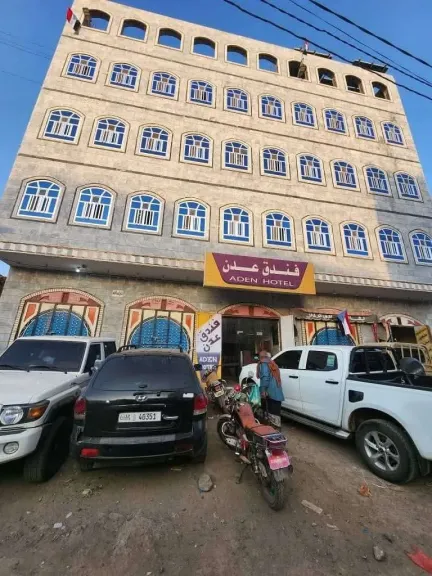 فندق في الضالع يتعرض لاستهداف متكرر بقنابل صوتية.. مالكه يناشد الأمن للتدخل العاجل وحماية النزلاء